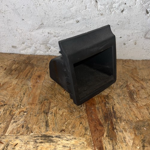 8p0863351d audi rear centre - rear,