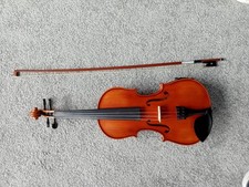 Hidersine Vivente Violin 4/4 full size,chin rest,shoulder rest,bow,rosin,case.