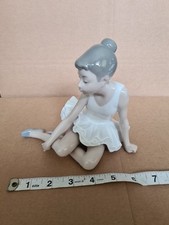 Nao By Lladro Seated Ballerina  0147 Beautiful Spanish Porcelain Figurine No Box