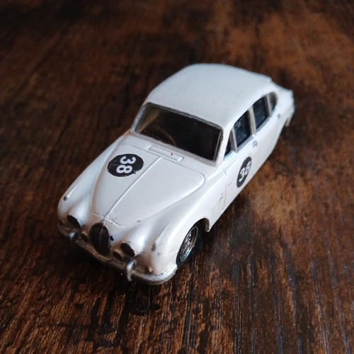 Dinky toys 195 jaguar - jaguar, 3.4