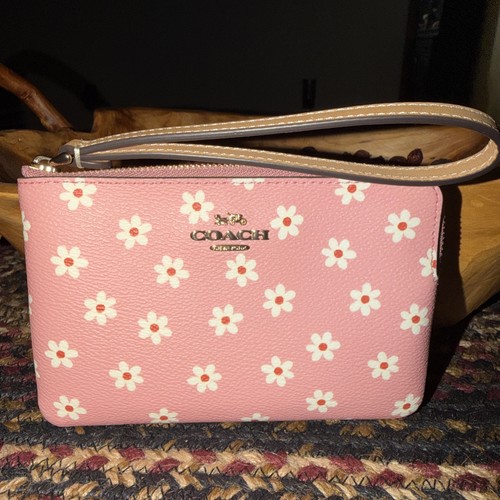 Nwt coach corner zip wristlet - coach,
