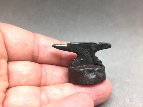 Cast lead figure miniature - lead,
