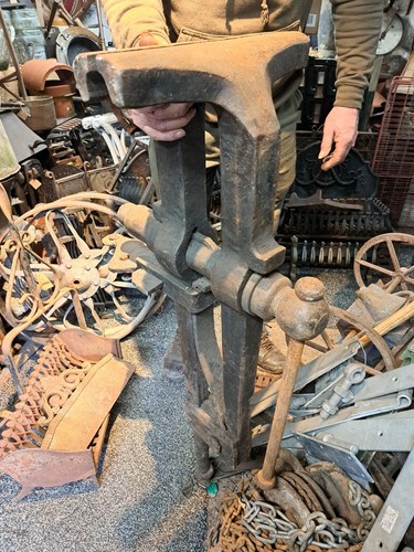 Heavy duty blacksmiths leg - duty,