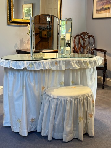 1950s ladies dressing - 1950s, table