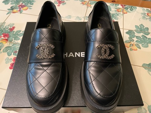Chanel quilted black leather - chanel,