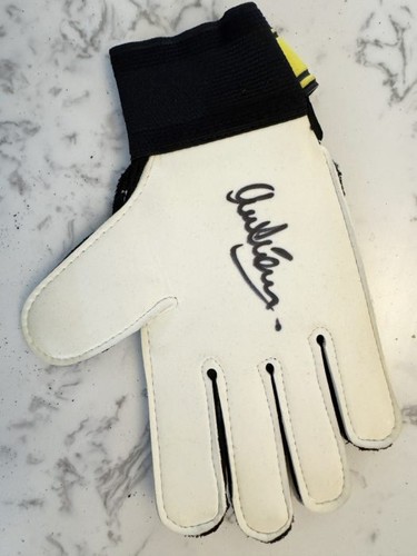 Signed alex stepney autograph - stepney,