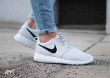 NIKE ROSHE RUN  Running Shoes