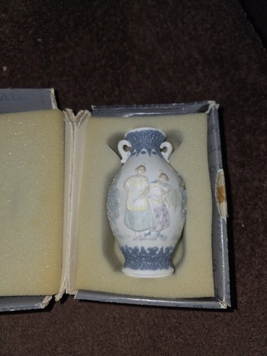 1984 lladro mini urn vase - lladro,