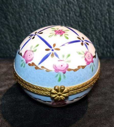Antique porcelain trinket - trinket, box