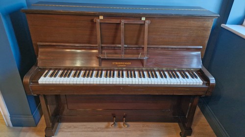 Strohmenger london upright - of,