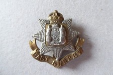 Vintage bi-metal cap badge    EAST SURREY   -  KC