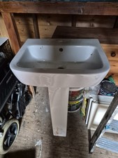Washhand basin with pedestal