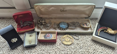 Vintage costume jewellery - vintage,
