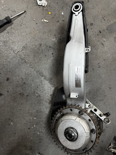 Honda vfr750 swingarm with hub - honda,