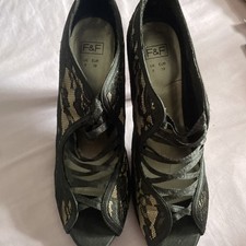 High heel shoes, lock on the heel, open toes. Material: Size 6