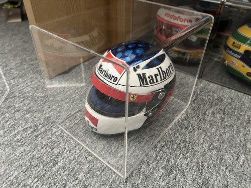 Scale helmet display - scale,