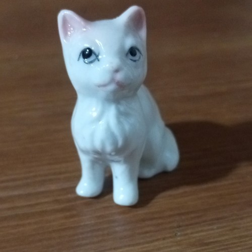 Vintage 5cm tall white - vintage,