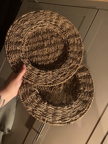 Set round woven - of, wicker