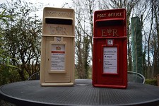 Royal mail post office - royal, red