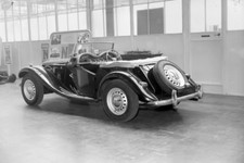 MG TF 1954 Advertising Road