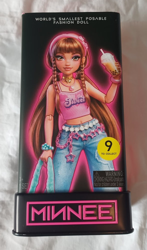 Minnee fashion doll - blind, box