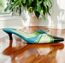 Icon Wearable Art Teal Green
