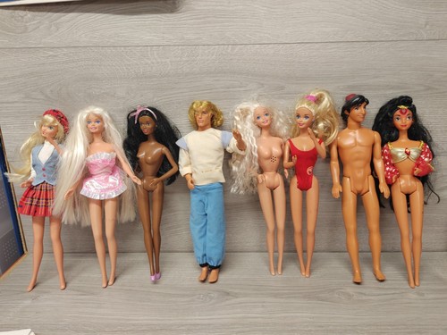 Barbie dolls bundle - 8,