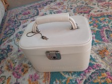 Vintage Cream Vanity Case Make Up Toiletries Travel Bag with Key and Mirror