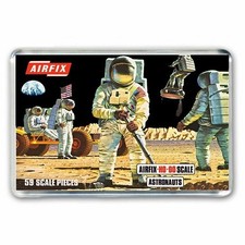 RETRO: ASTRONAUTS FIGURES ON THE MOON AIRFIX box art- JUMBO FRIDGE  MAGNET