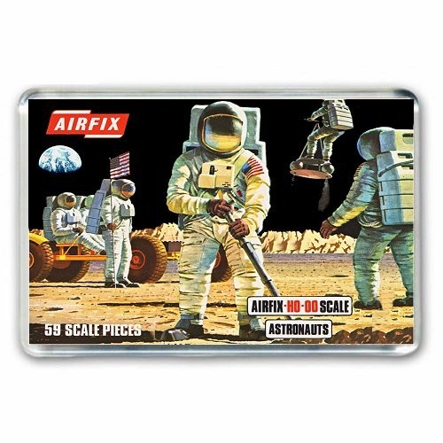Retro astronauts figures - astronauts,
