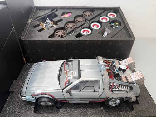 Hot wheels delorean bttf - wheels, 1/18