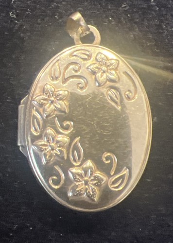 9ct yellow gold photo - yellow,