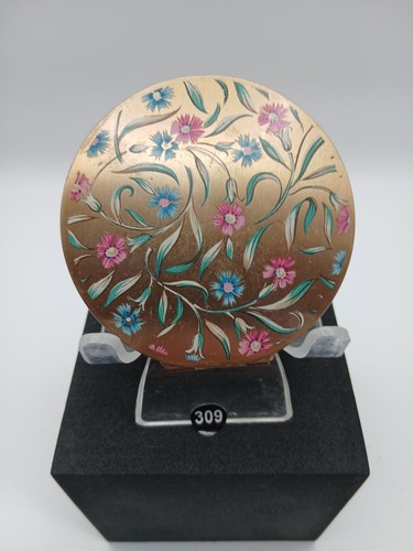 Beautiful vintage stratton - beautiful,