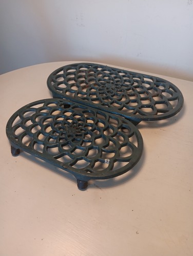 Vintage green oval trivet - green,