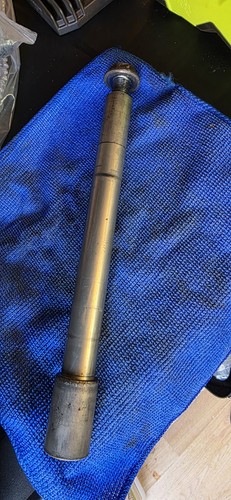 Yamaha front wheel spindal - r1,