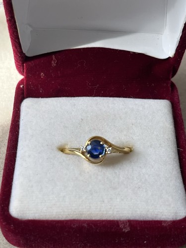 18ct diamond sapphire ladies - 18ct,