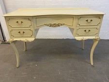 Queen Anne Style Kneehole