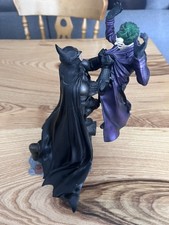 Batman: Arkham Origins Collectors Edition. Batman And Joker Action Statue