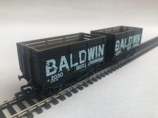2 x Mainline 37-408 OO Gauge