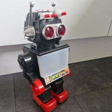 Vintage Saturn The 13" Giant