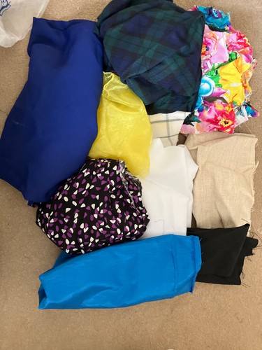 Large bundle fabric offcuts - of,