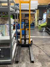 Manutan 500kg manual stacker /