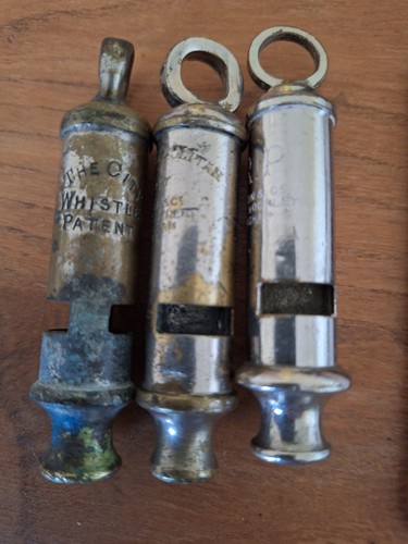 Vintage whistles ww2 arp - 1,