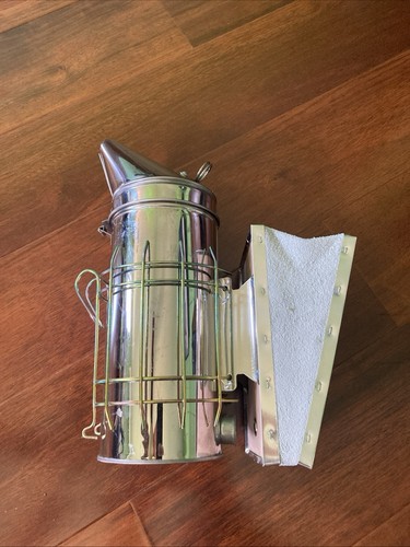 Bee hive smoker keeper - bee,