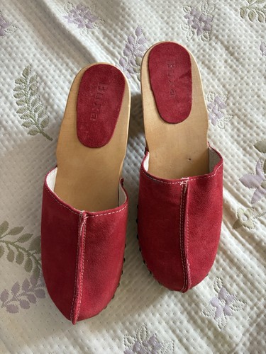 Womens wooden red clogs - wooden,