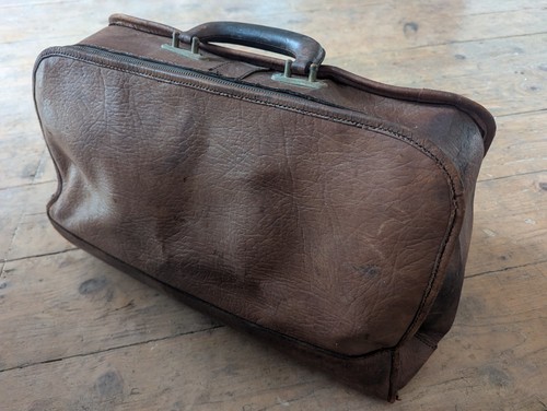 Vintage leather gladstone - leather,
