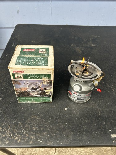 Nice vtg coleman model - model, 440