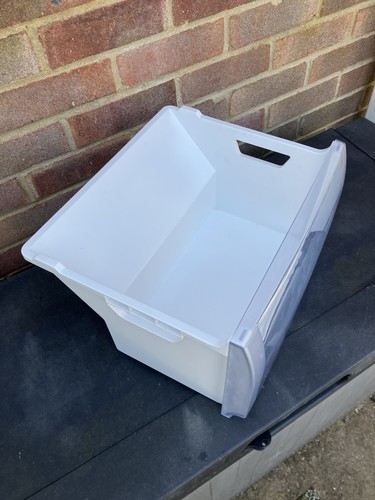 Baumatic fridge freezer - fridge, br27b