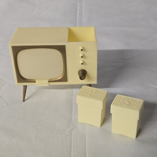 Novelty salt and pepper set - novelty,