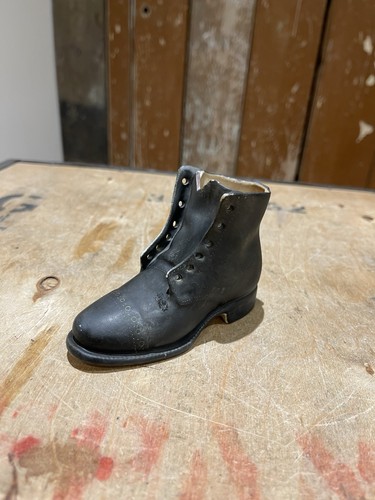 Black ankle boot - boot, figurine